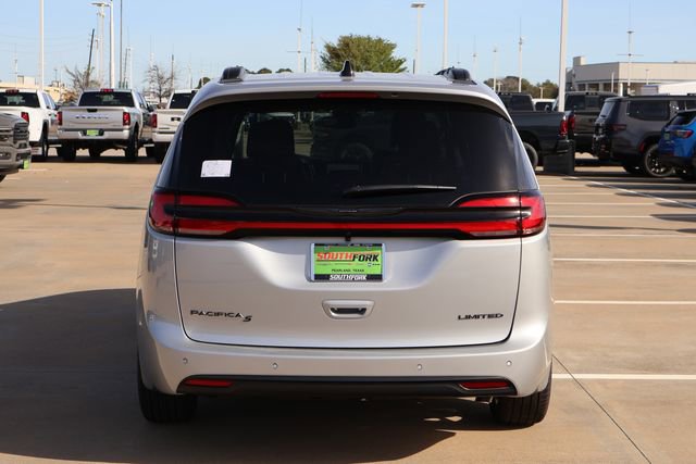 New 2026 Chrysler Pacifica Limited w/ Uconnect Theater Family Group FWD image 5
