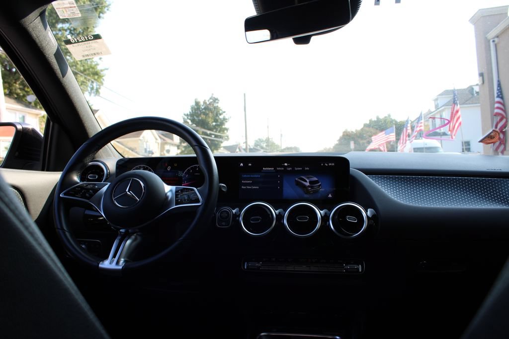 Used 2025 Mercedes-Benz GLA 250 image 26