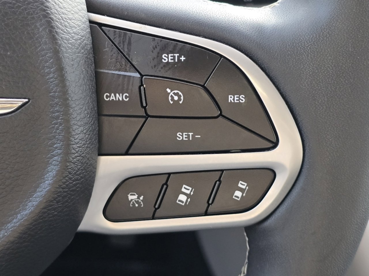 Used 2022 Chrysler Pacifica Touring-L image 29