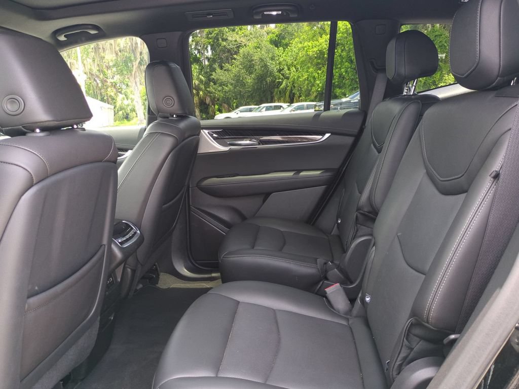 Used 2025 Cadillac XT6 Premium Luxury FWD image 17