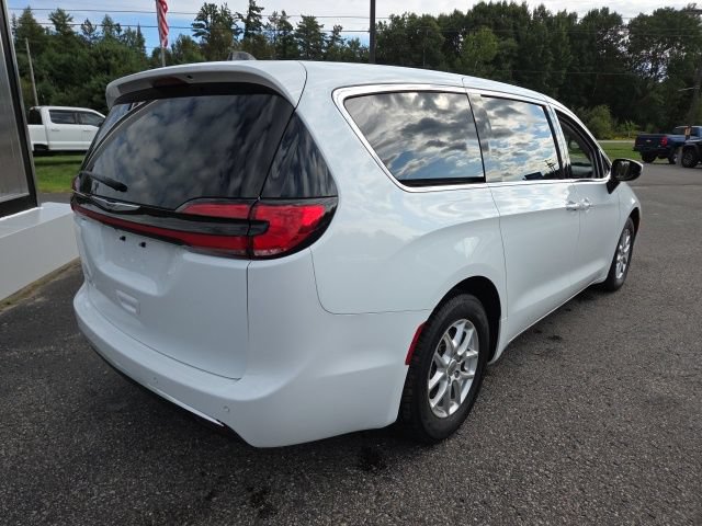 Used 2023 Chrysler Pacifica Touring-L FWD image 24