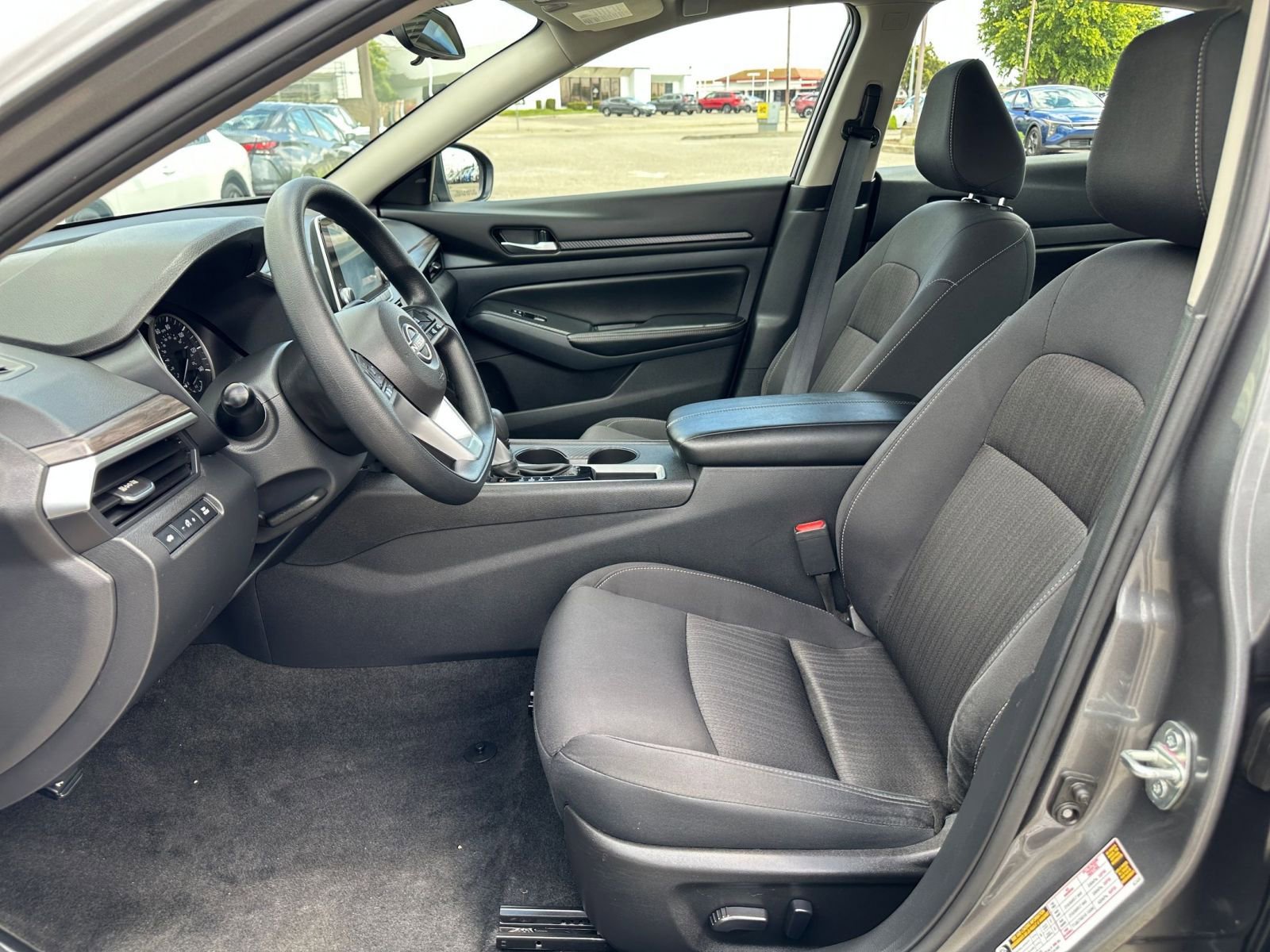 Used 2025 Nissan Altima 2.5 SV FWD image 28