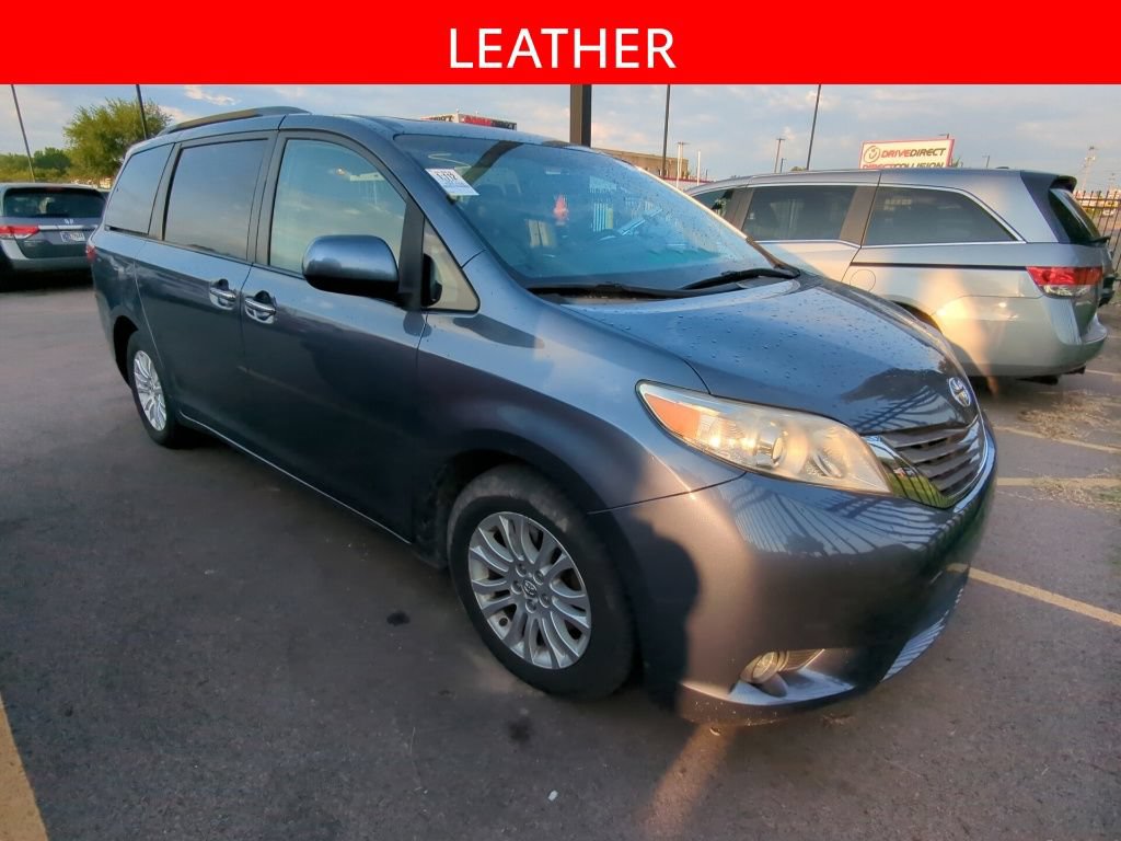 Used 2017 Toyota Sienna XLE FWD image 3