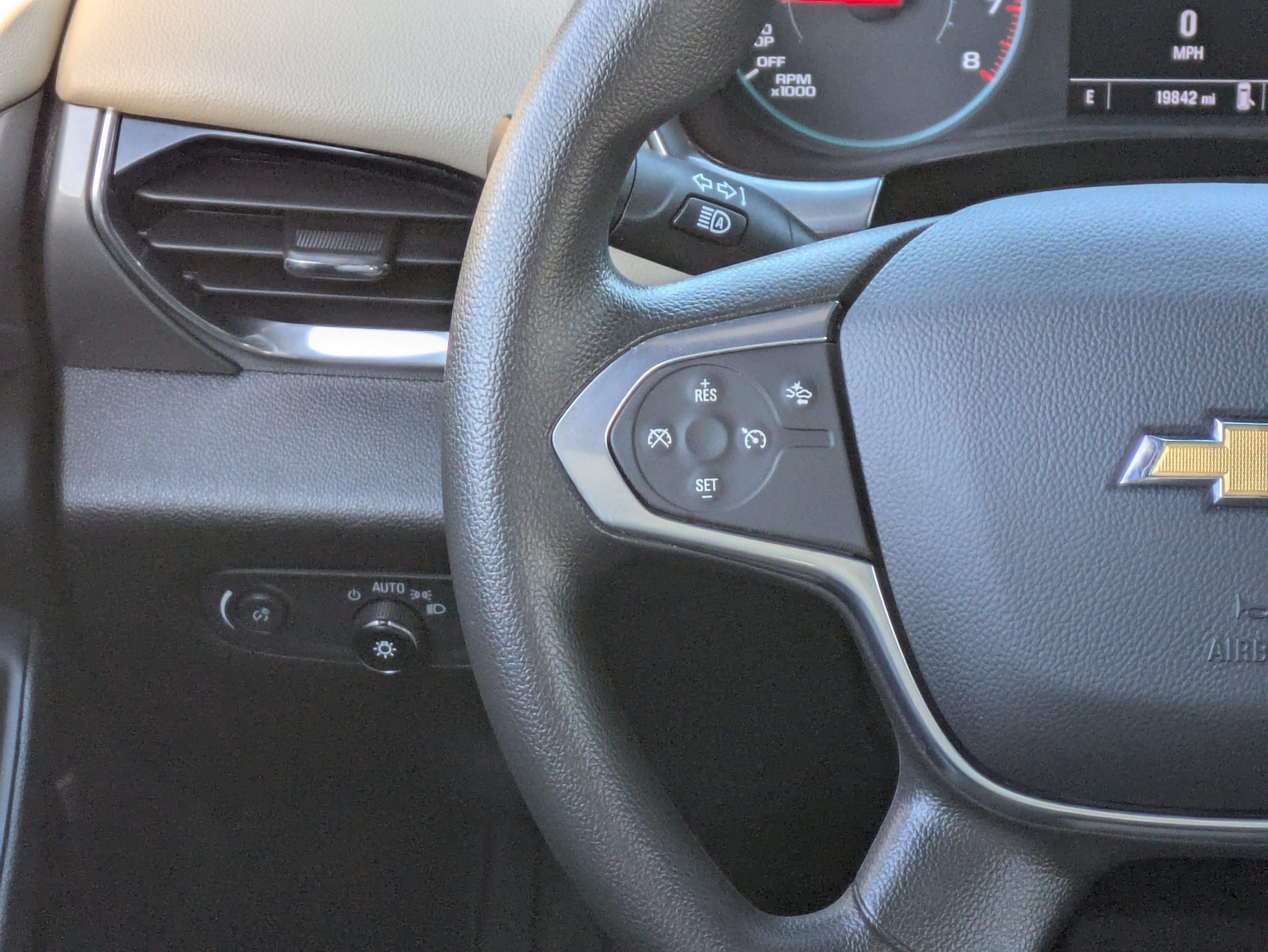 Used 2024 Chevrolet Traverse LS FWD image 24