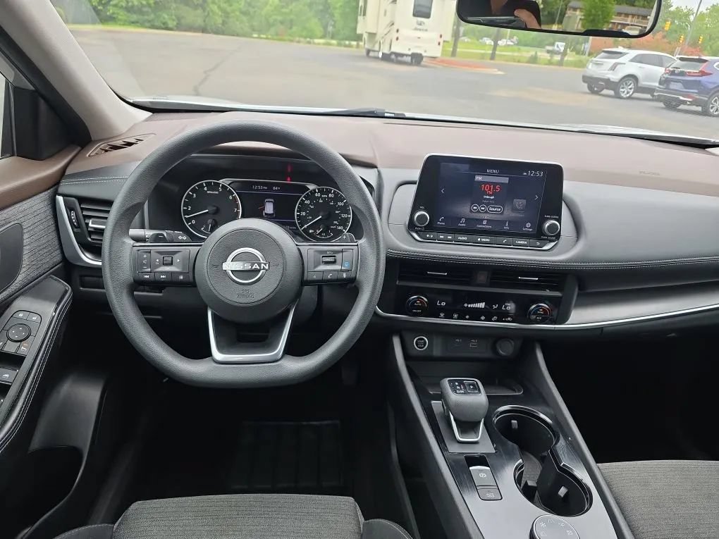 Used 2023 Nissan Rogue SV AWD/4WD image 12