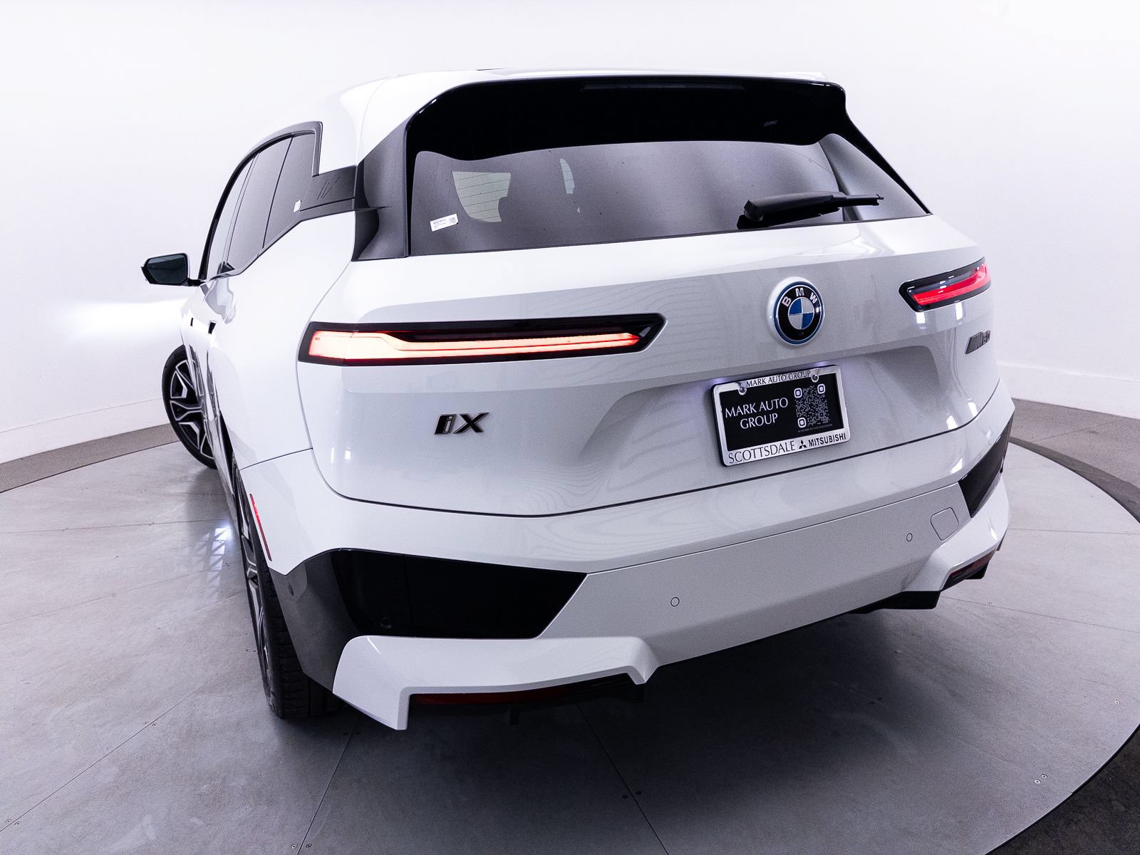 Used 2023 BMW iX M60 w/ Executive Package AWD/4WD image 5
