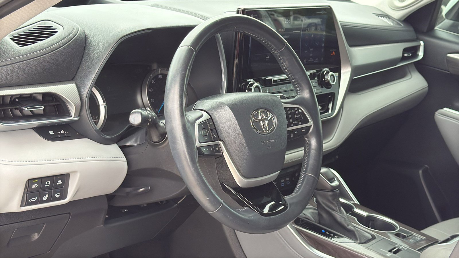 Used 2022 Toyota Highlander Platinum image 7