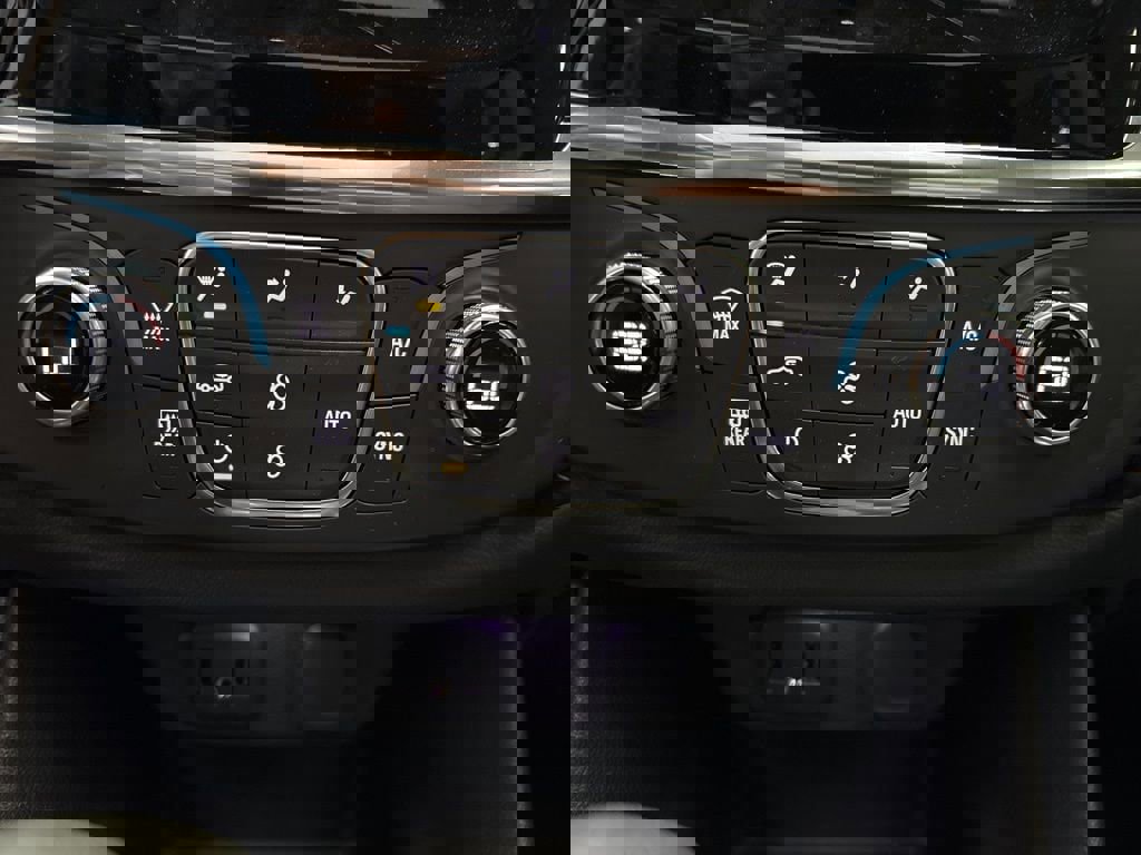 Used 2021 Chevrolet Traverse LS image 36