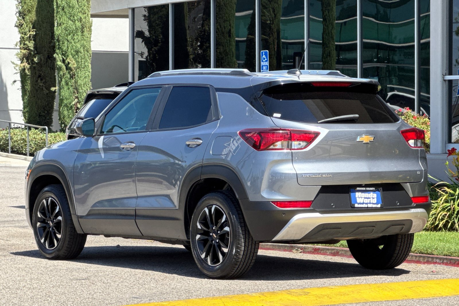 Used 2022 Chevrolet TrailBlazer LT w/ Confidence II Package FWD image 6