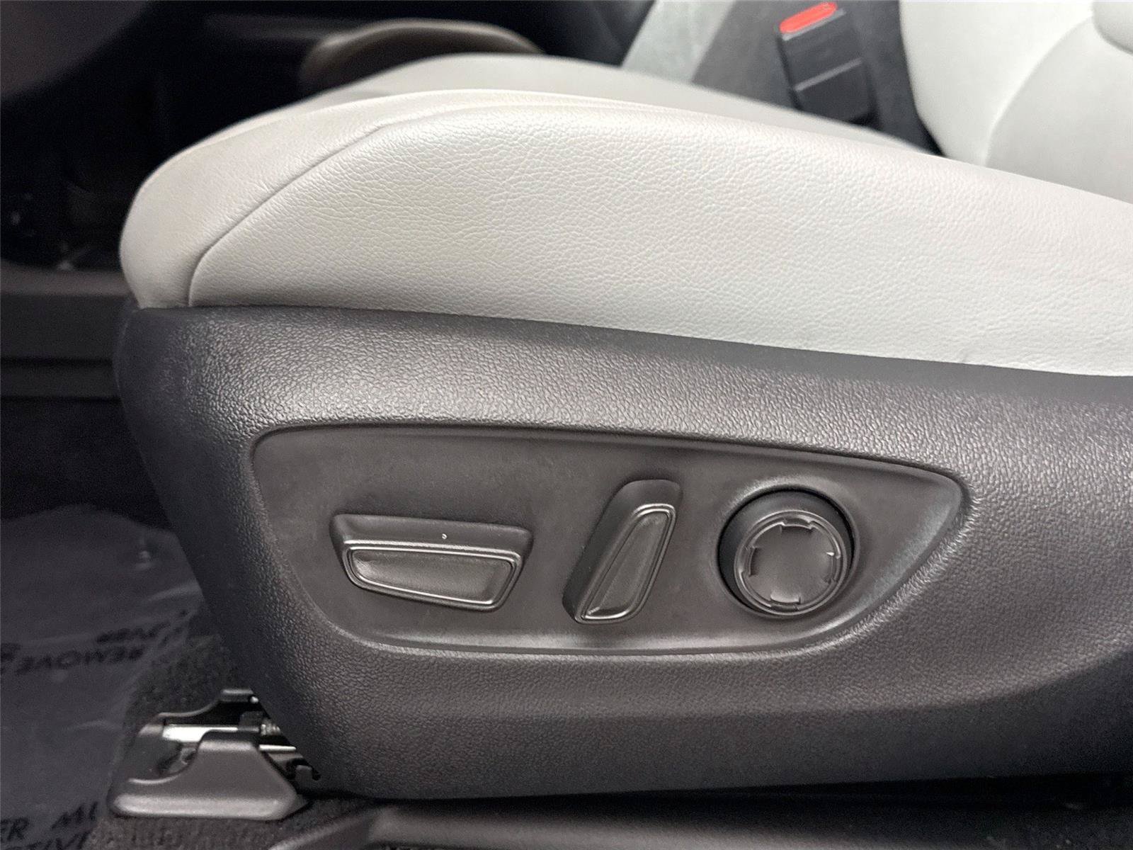 Certified 2026 Toyota Sienna XLE FWD image 30