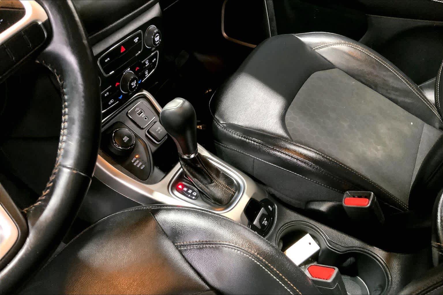 Used 2018 Jeep Compass Latitude w/ Popular Equipment Group AWD/4WD image 17