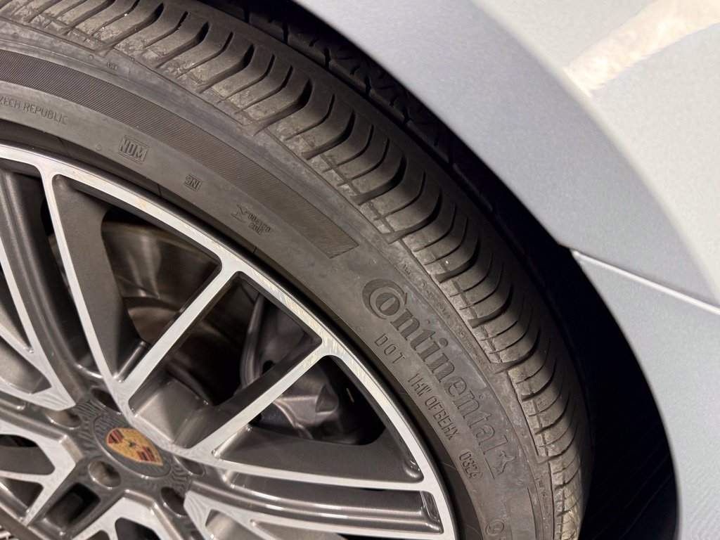 Certified 2024 Porsche Panamera 4 AWD/4WD image 18