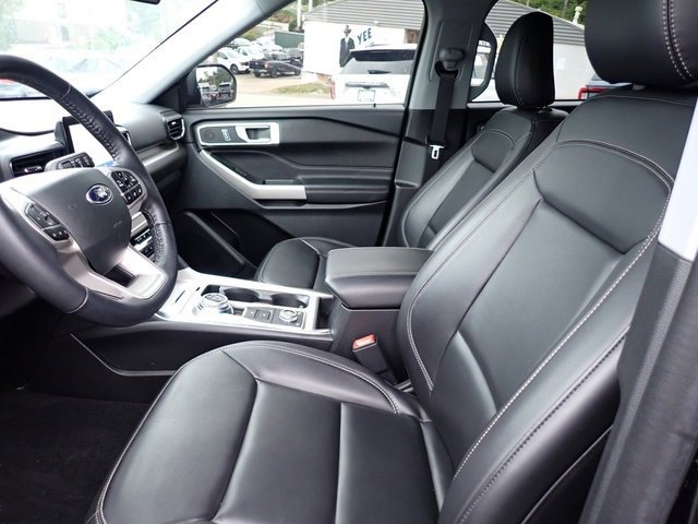 Used 2023 Ford Explorer XLT w/ Equipment Group 202A image 16