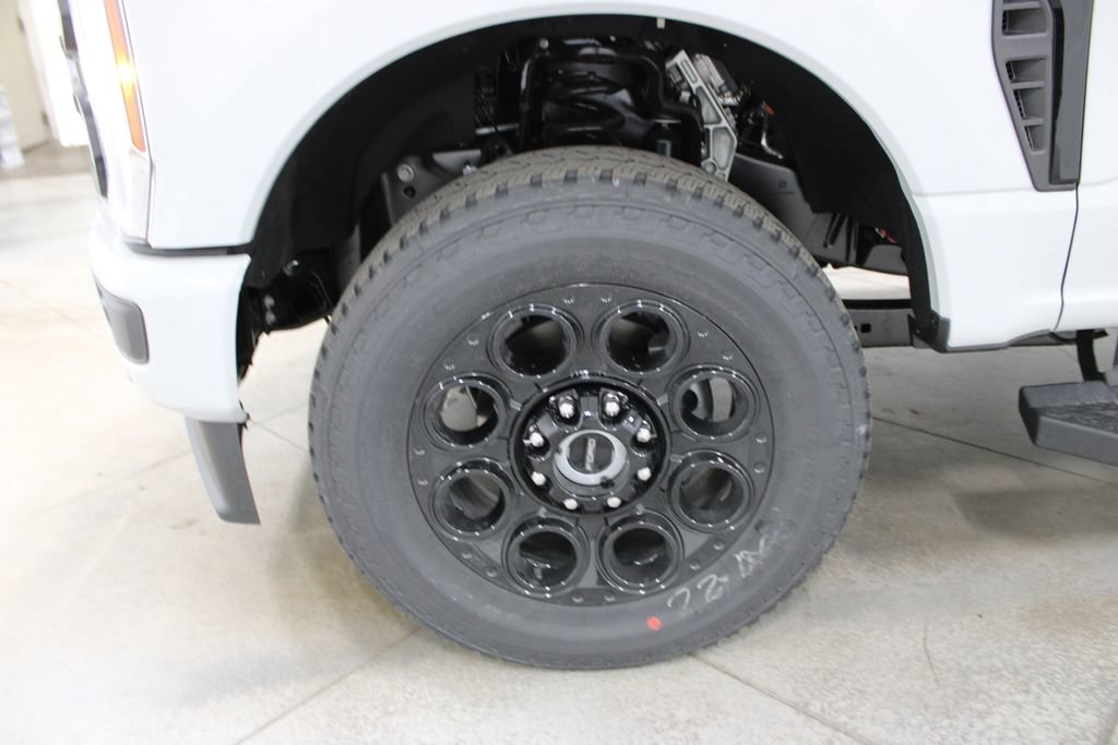 New 2026 Ford F250 Lariat w/ Black Appearance Package image 40