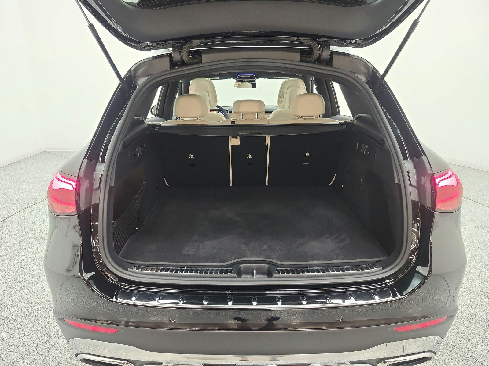 Used 2024 Mercedes-Benz GLC 300 4MATIC image 19