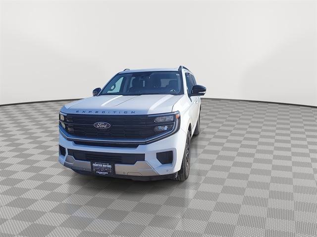 Used 2025 Ford Expedition Max Platinum AWD/4WD image 3