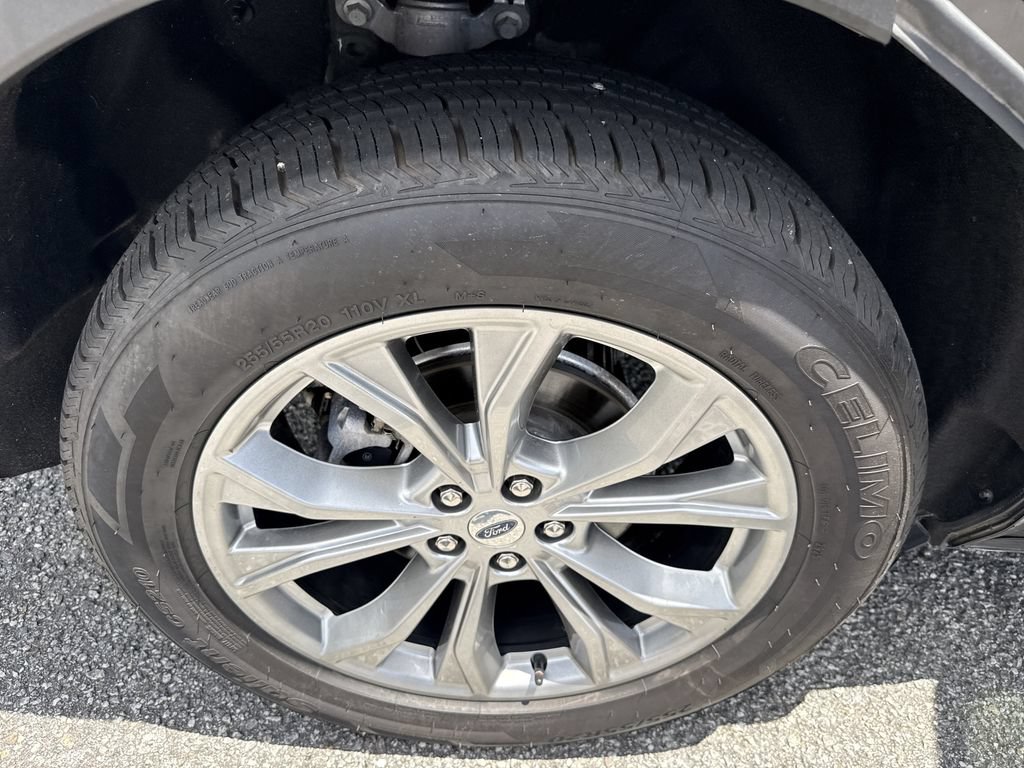 Used 2024 Ford Explorer XLT w/ Equipment Group 202A AWD/4WD image 17