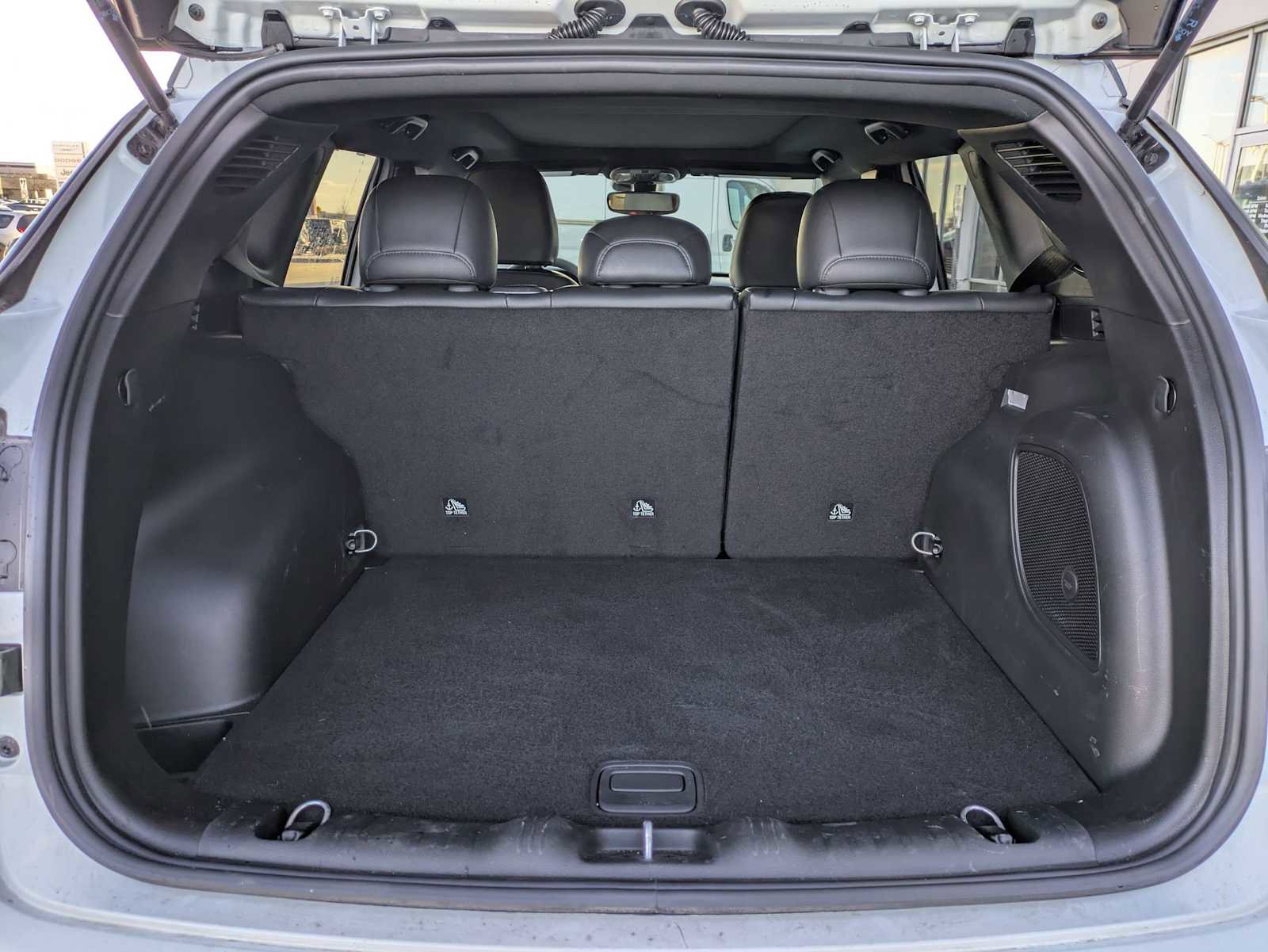 Used 2025 Jeep Compass Limited w/ Sun & Sound Group image 32