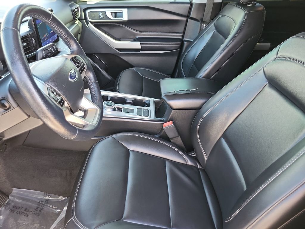 Used 2022 Ford Explorer XLT w/ Equipment Group 202A image 11