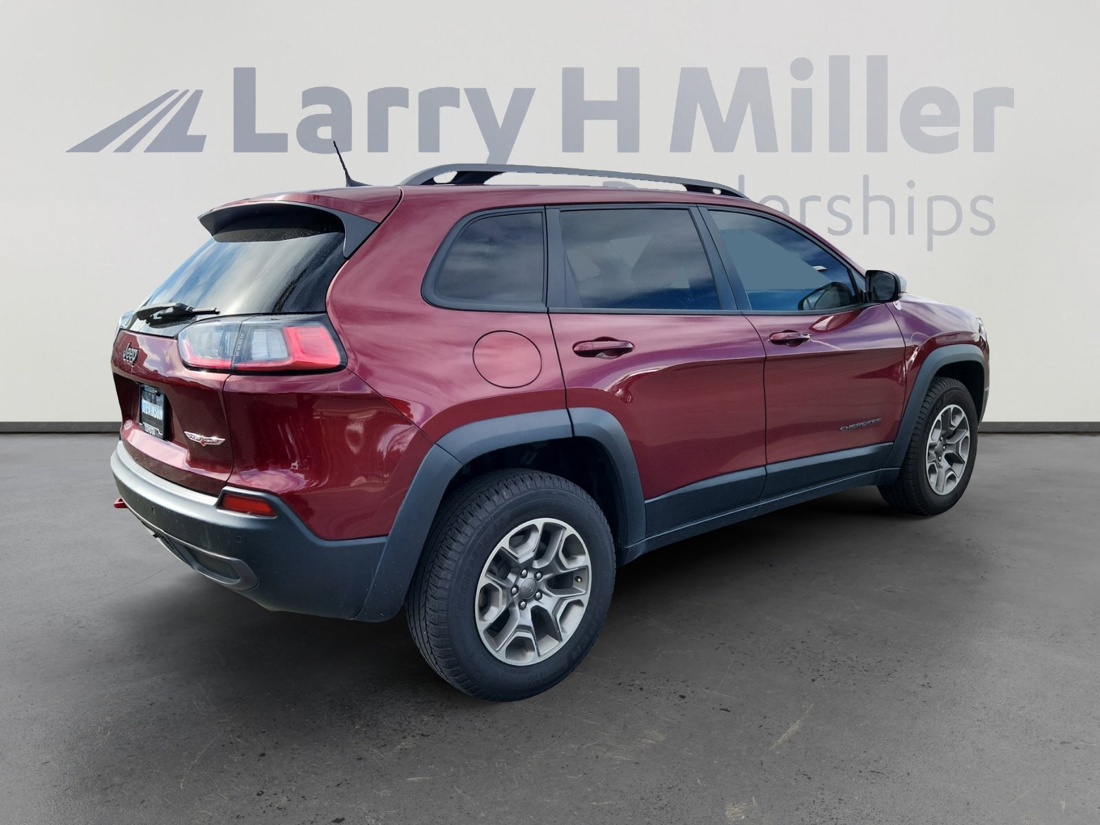 Used 2020 Jeep Cherokee Trailhawk w/ Cold Weather Group image 5