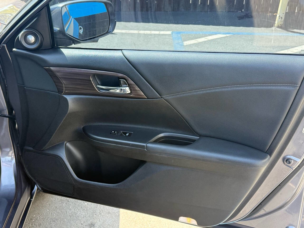 Used 2017 Honda Accord EX-L image 24