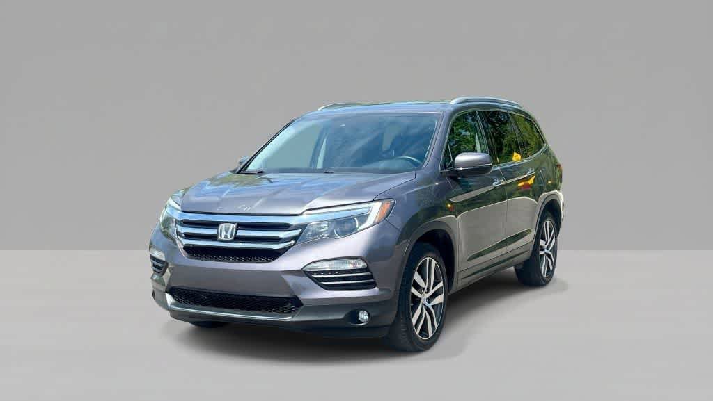 Used 2017 Honda Pilot Touring image 1