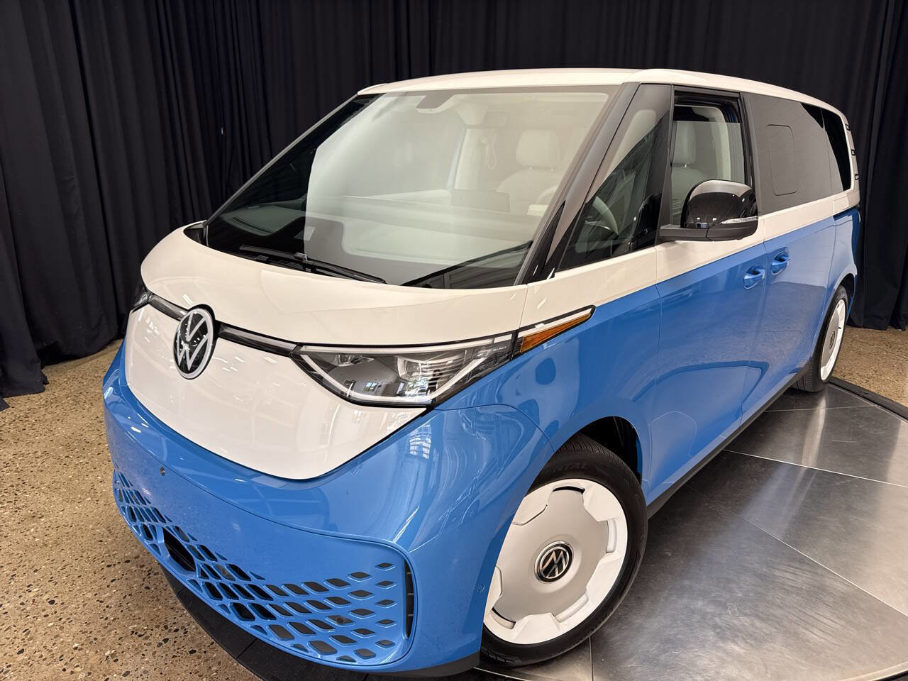 Used 2025 Volkswagen ID. Buzz 1st Edition image 2