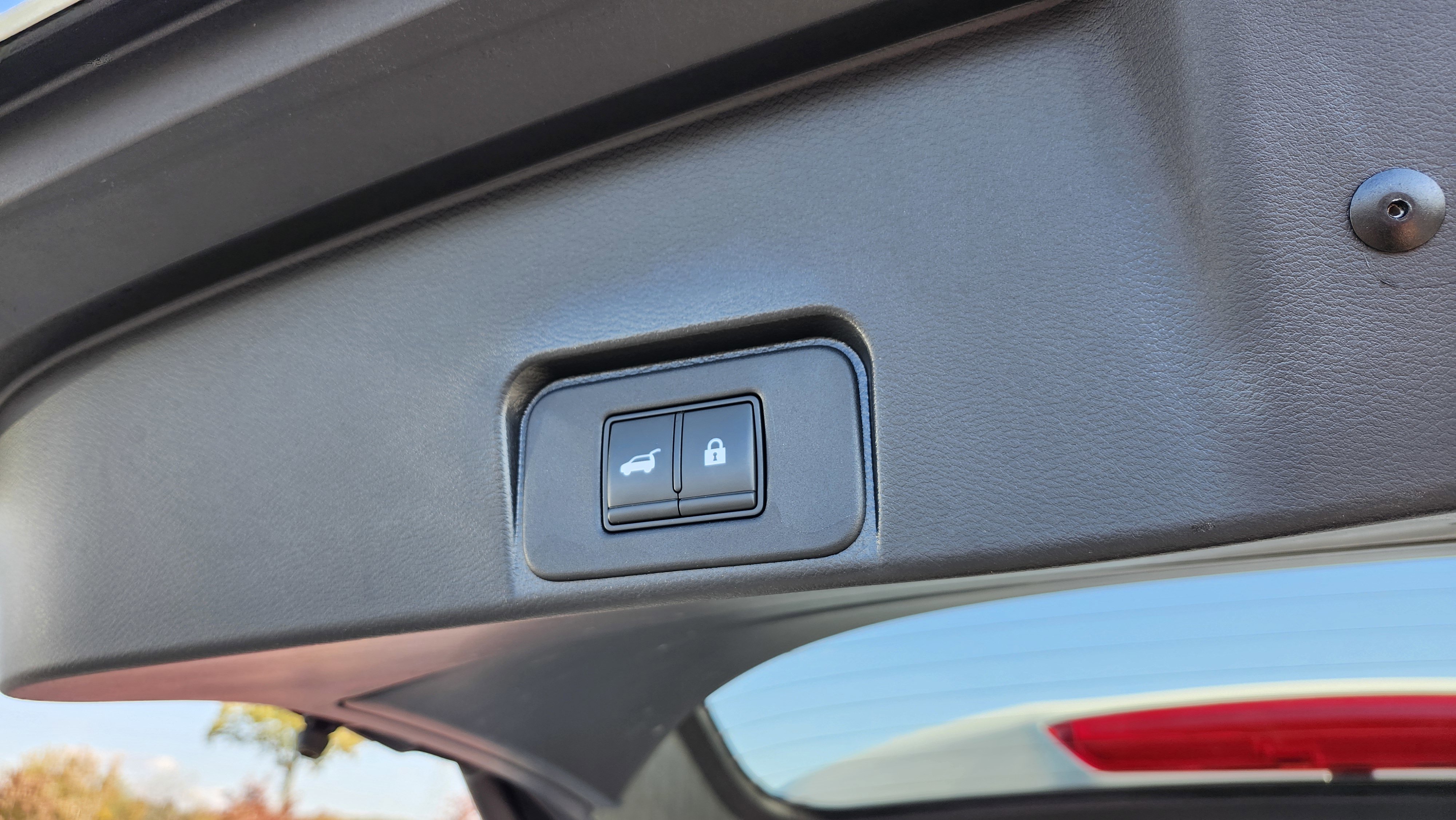 Used 2023 Nissan Rogue SV w/ SV Premium Package image 17