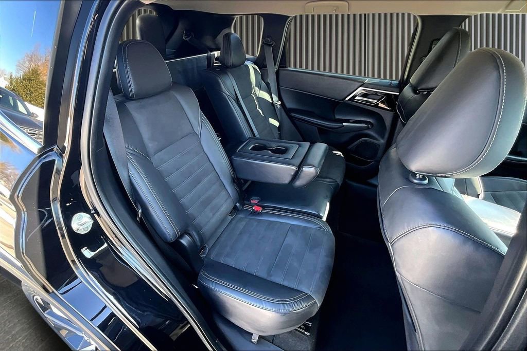 Used 2022 Mitsubishi Outlander SE image 28