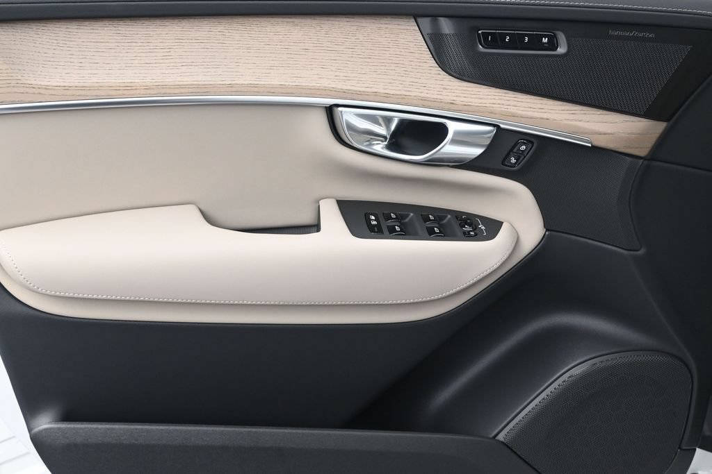 New 2026 Volvo XC90 T8 Plus w/ Protection Package Premier AWD/4WD image 10