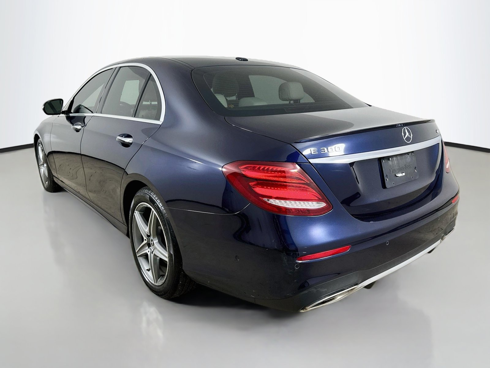 Used 2018 Mercedes-Benz E 300 4MATIC image 7