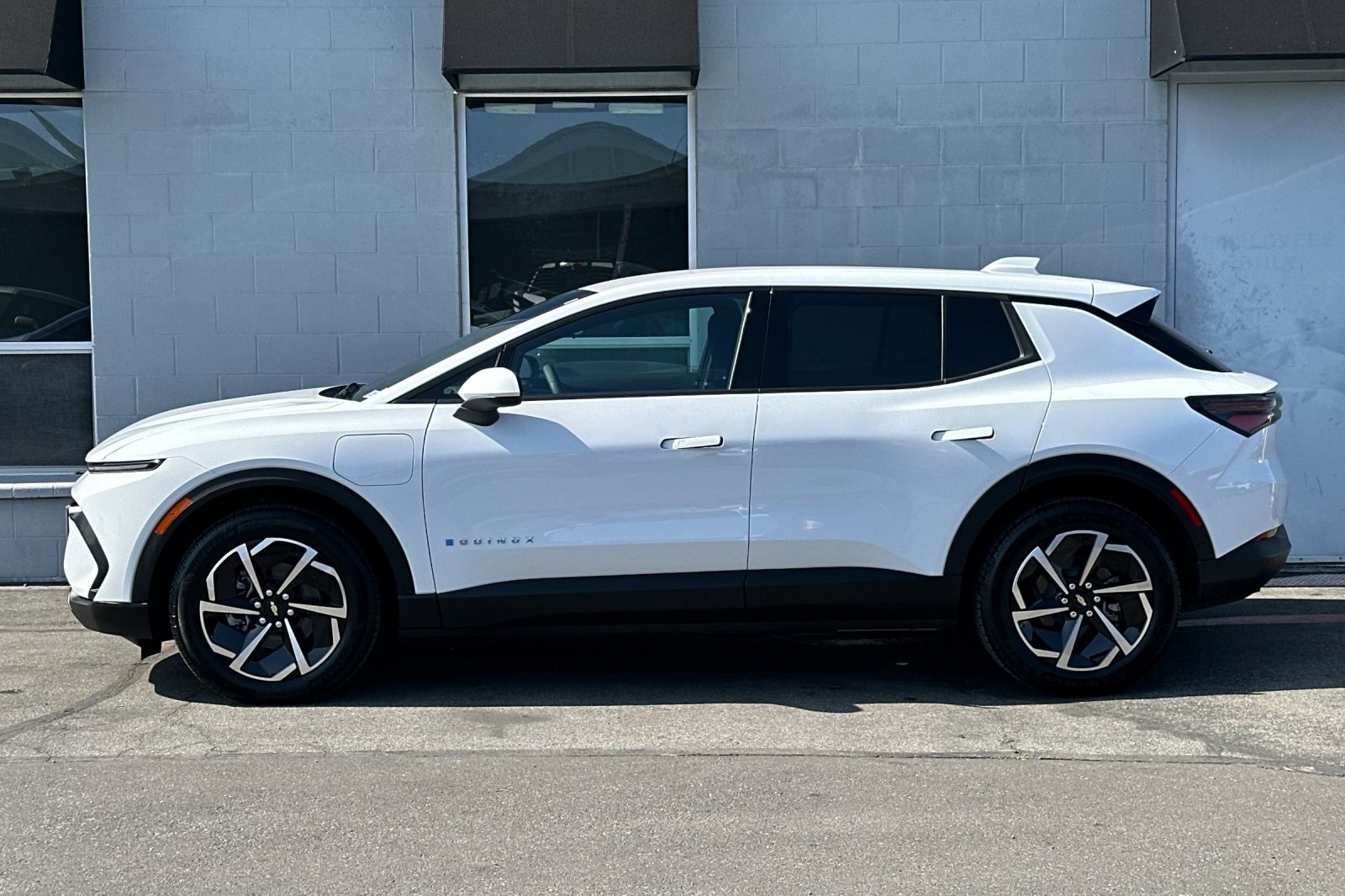 Used 2025 Chevrolet Equinox EV LT image 7