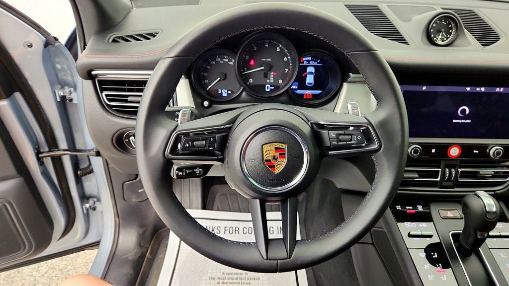 Used 2025 Porsche Macan AWD/4WD image 14