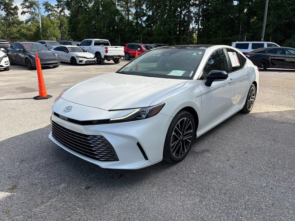Used 2025 Toyota Camry XLE FWD image 1
