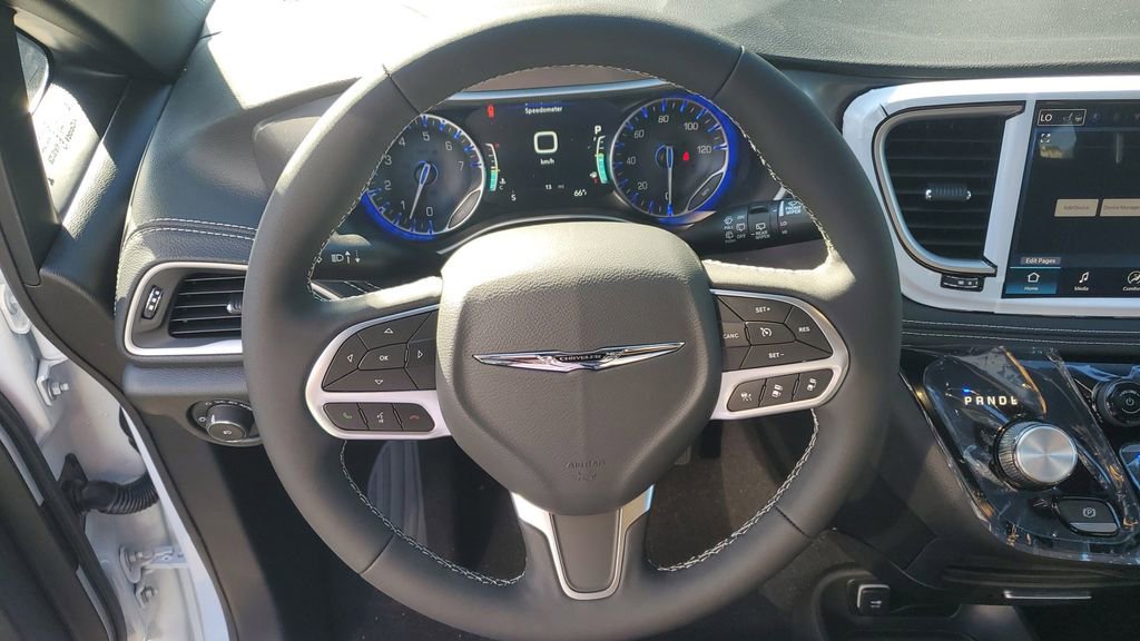 New 2026 Chrysler Pacifica Select image 29