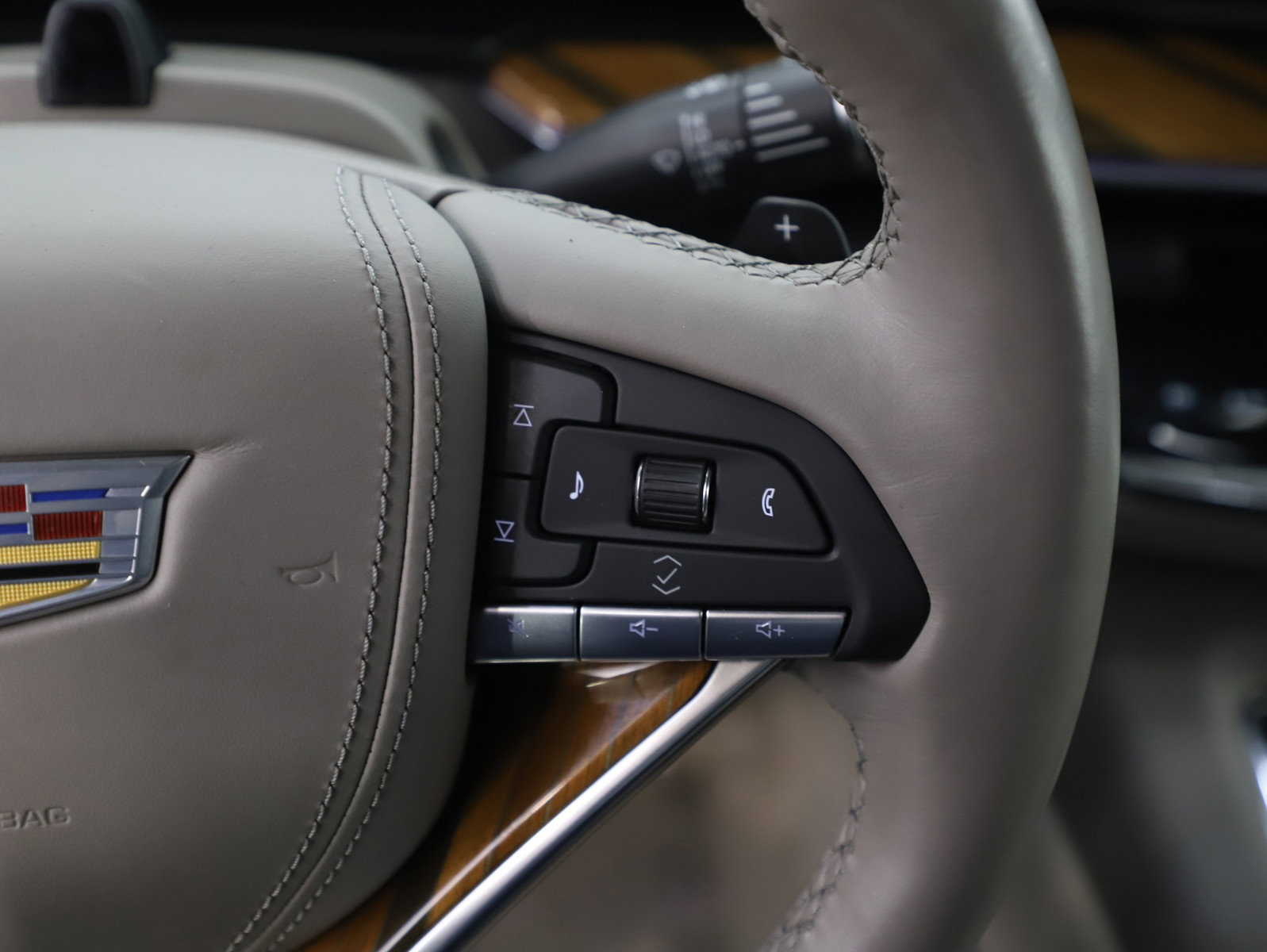 Used 2024 Cadillac Escalade ESV Sport Platinum w/ LPO, ONYX Package image 21