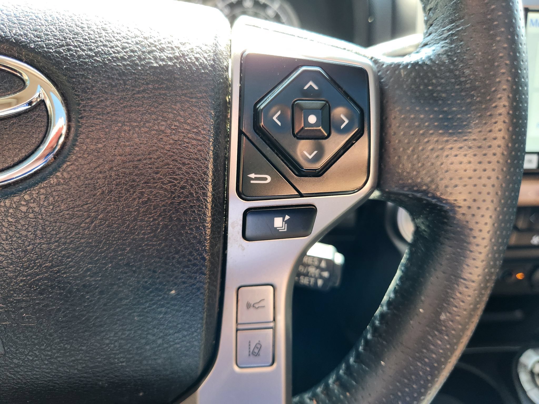 Used 2023 Toyota 4Runner Limited AWD/4WD image 32