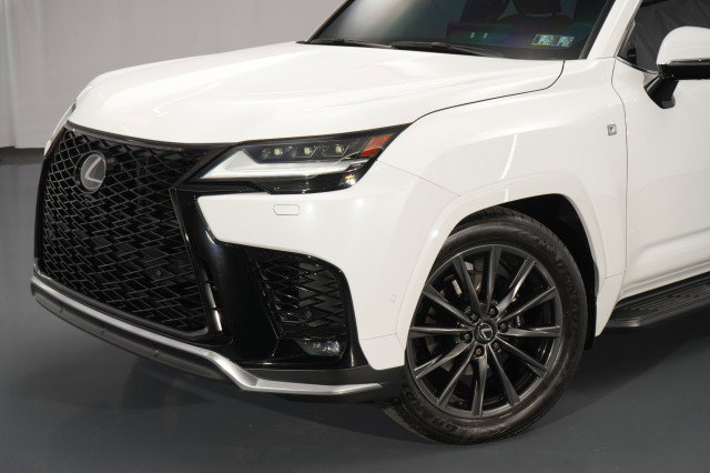 Used 2025 Lexus LX 700h F Sport image 4