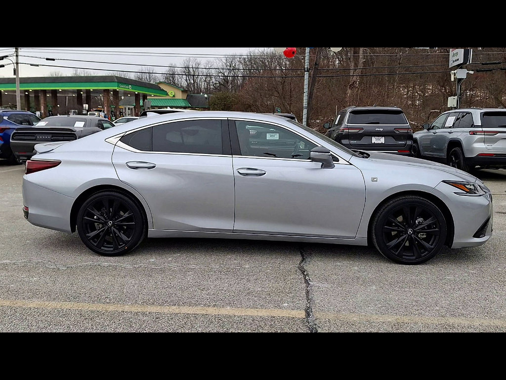 Used 2023 Lexus ES 300h F Sport image 9