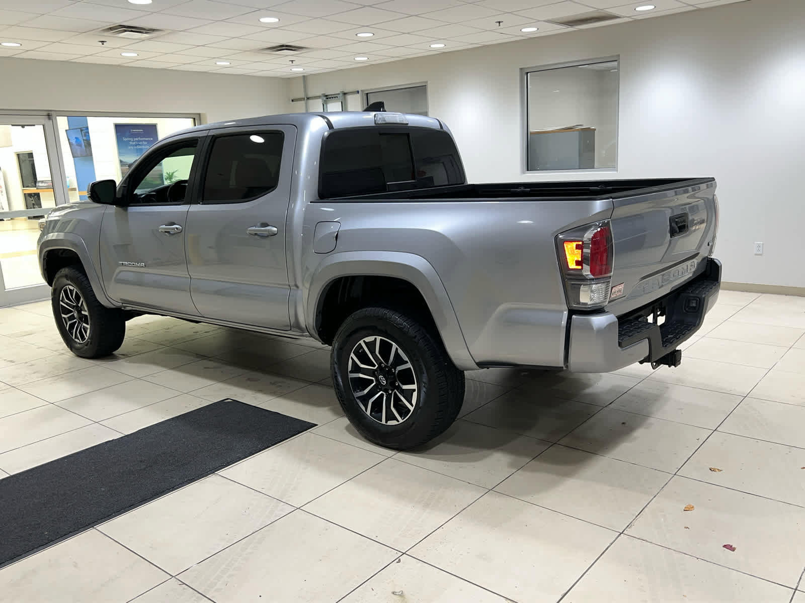 Used 2020 Toyota Tacoma TRD Sport image 11