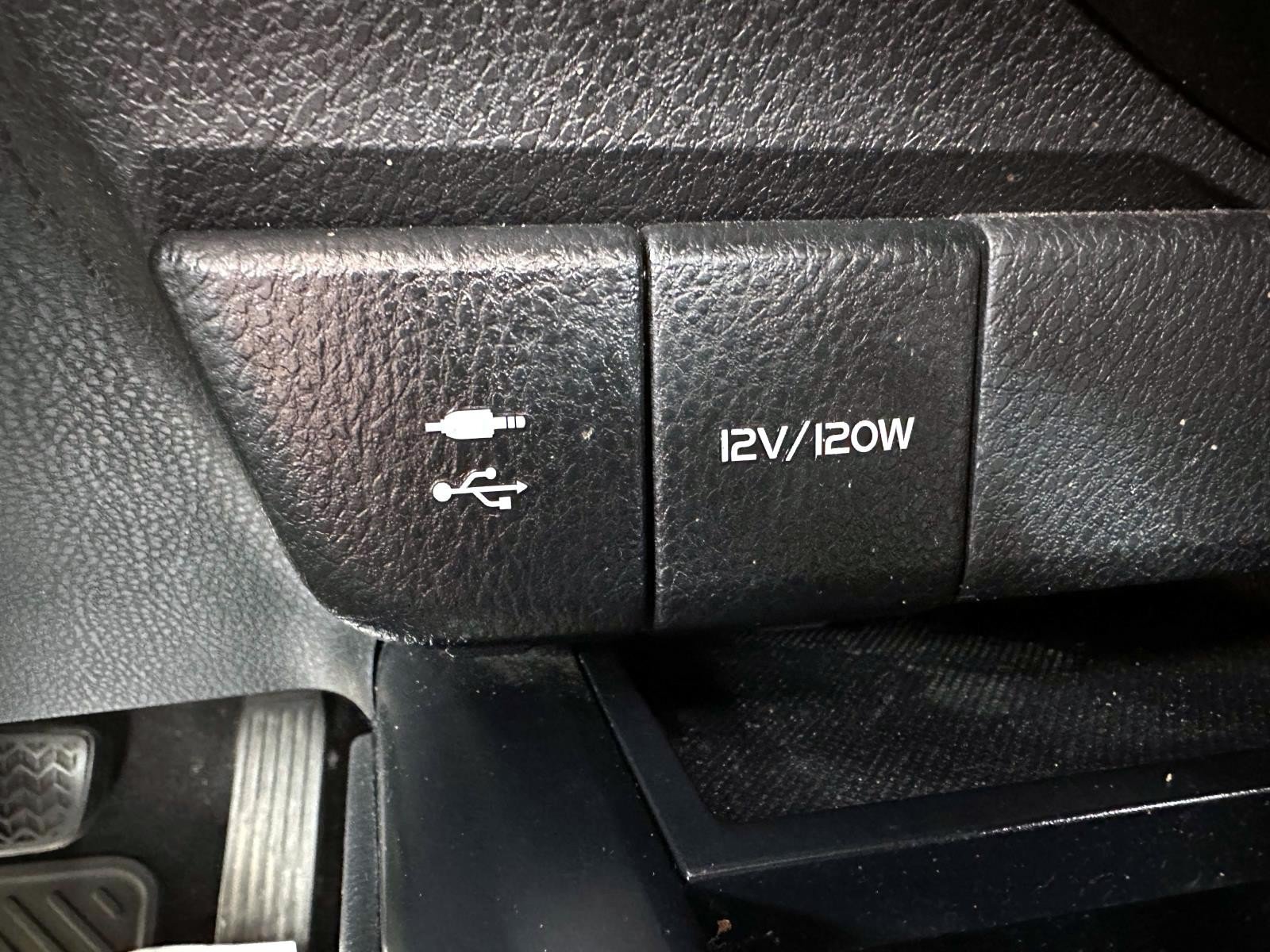 Used 2019 Toyota Camry SE FWD image 23