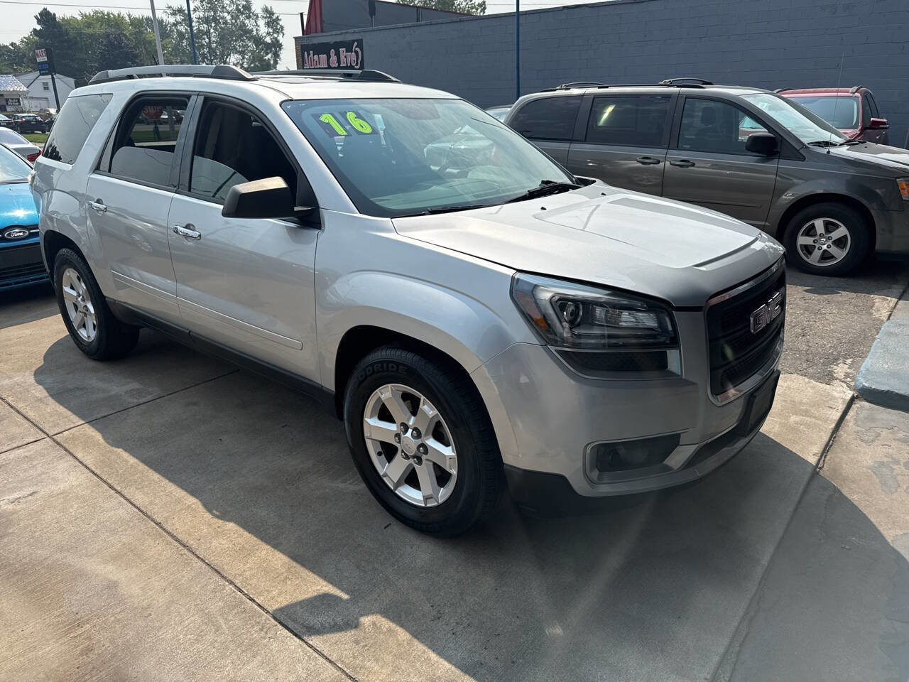 Used 2016 GMC Acadia SLE image 2