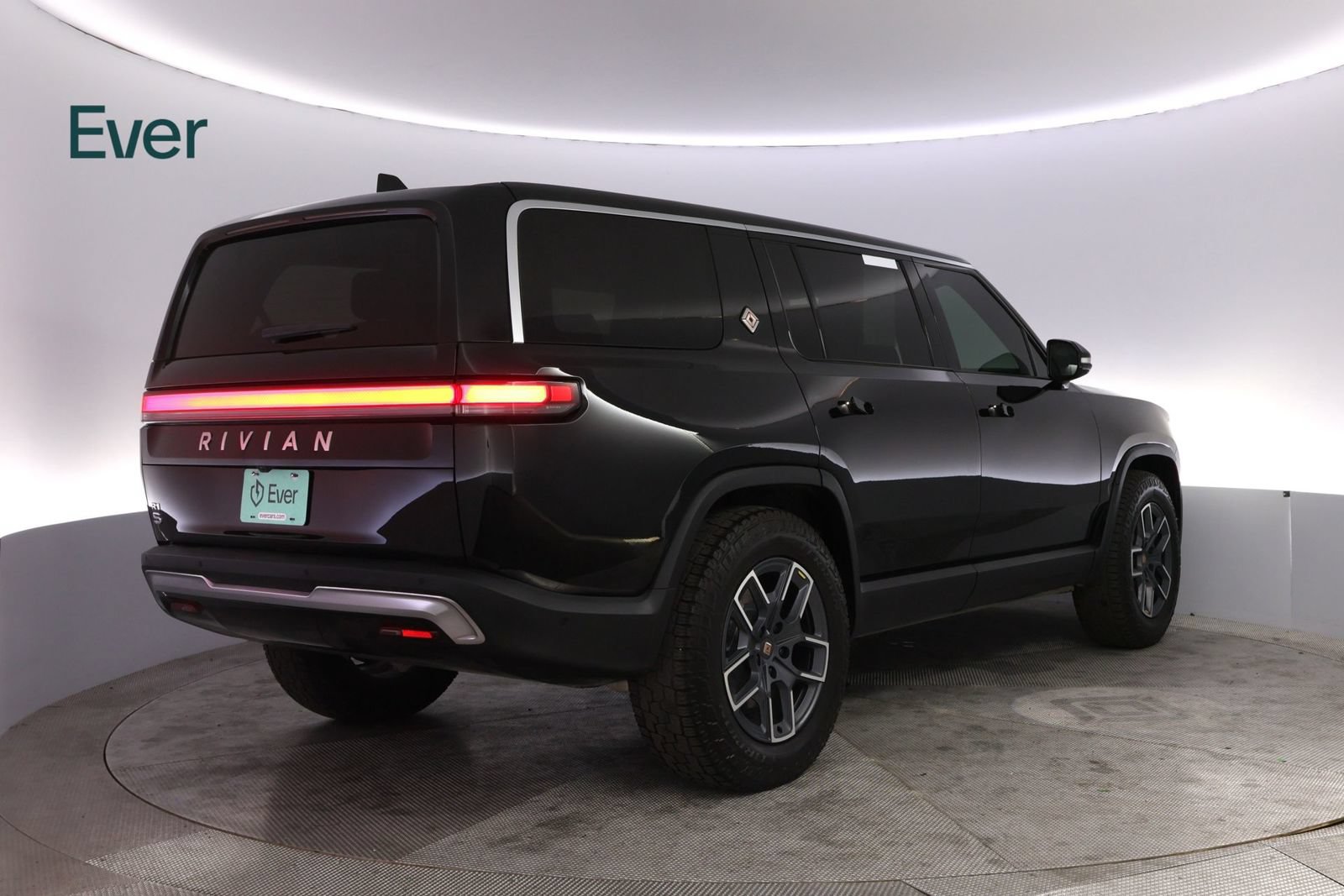 Used 2024 Rivian R1S Adventure AWD/4WD image 3