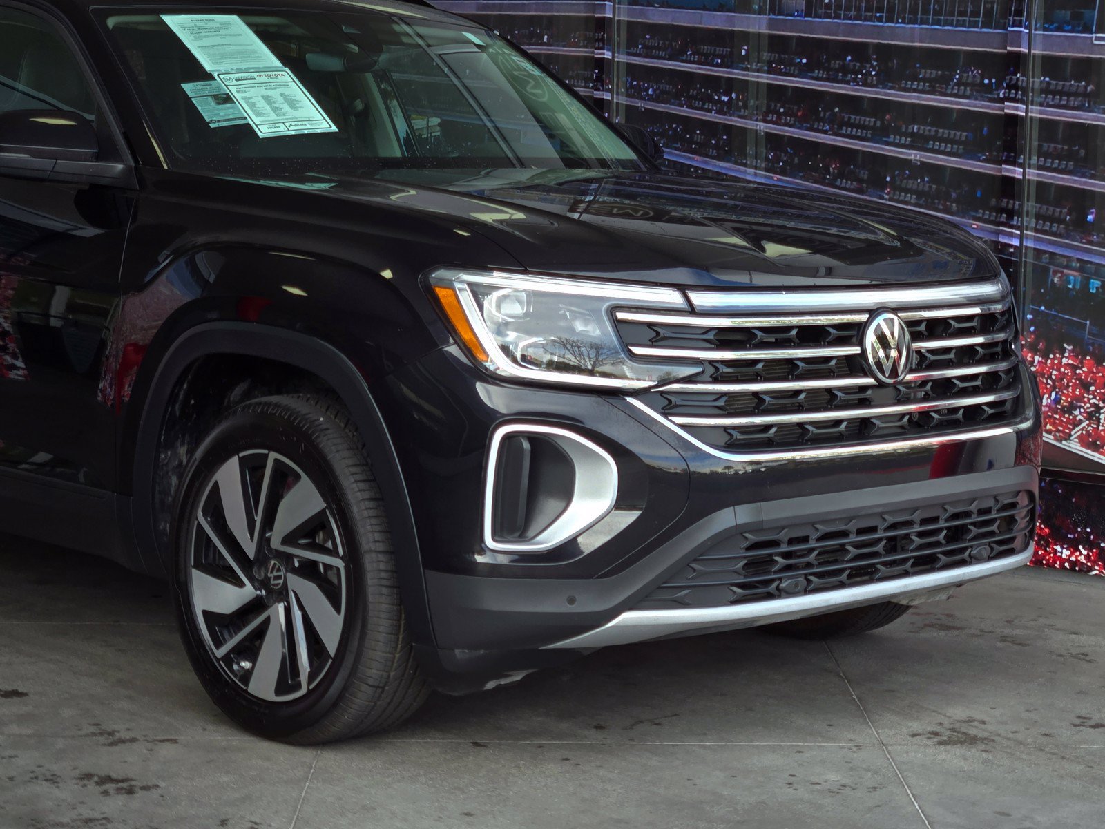 Used 2024 Volkswagen Atlas SE FWD image 2