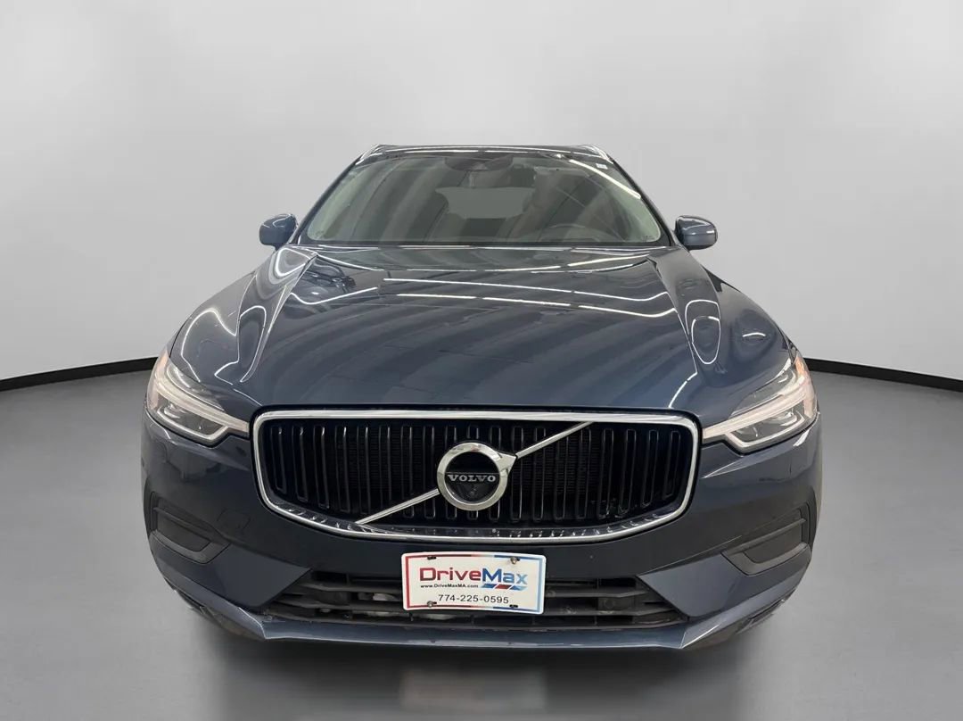 Used 2019 Volvo XC60 T5 Momentum w/ Multimedia Package image 2