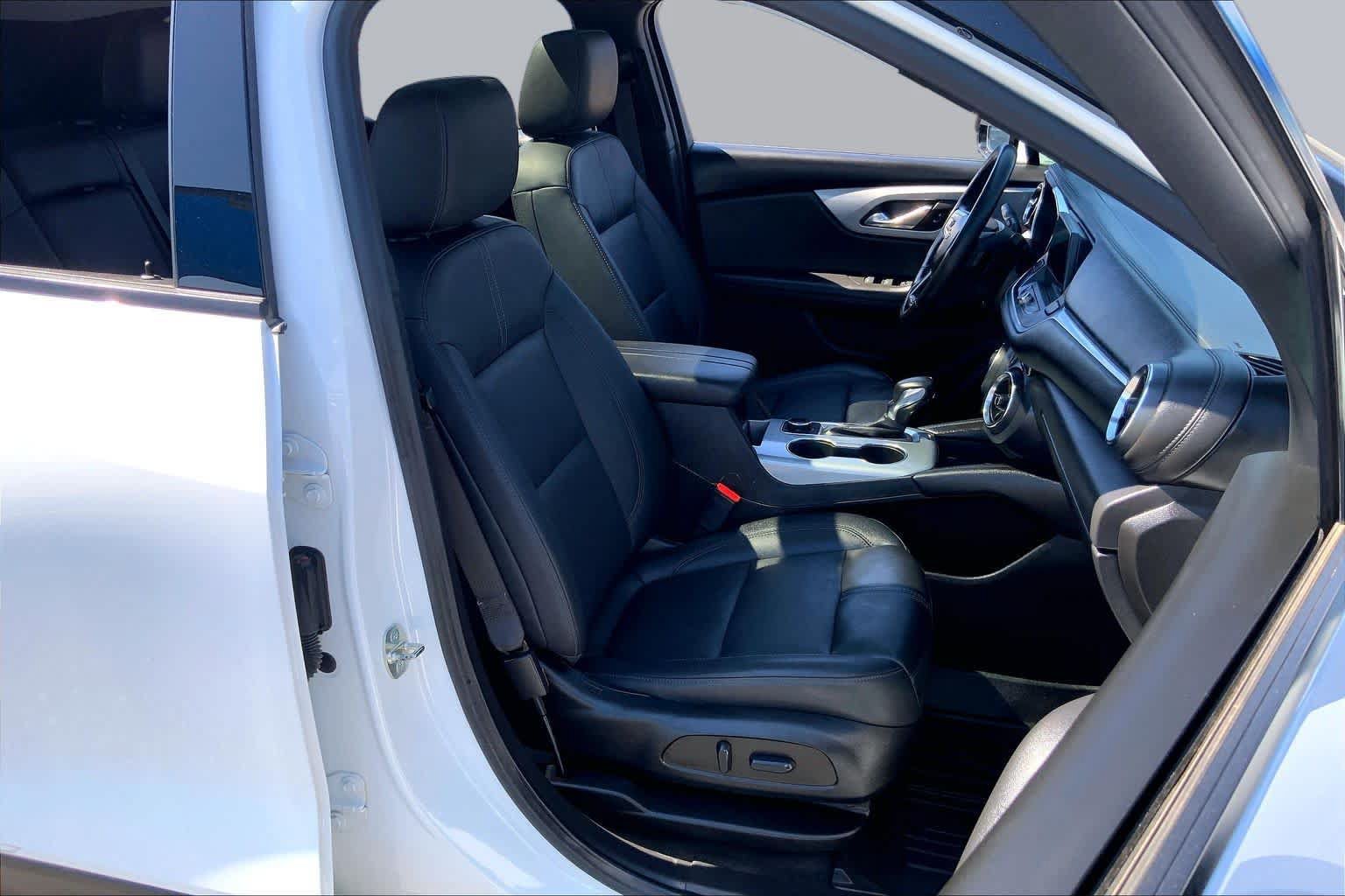 Used 2022 Chevrolet Blazer LT w/ LPO, Black Accent Package FWD image 9