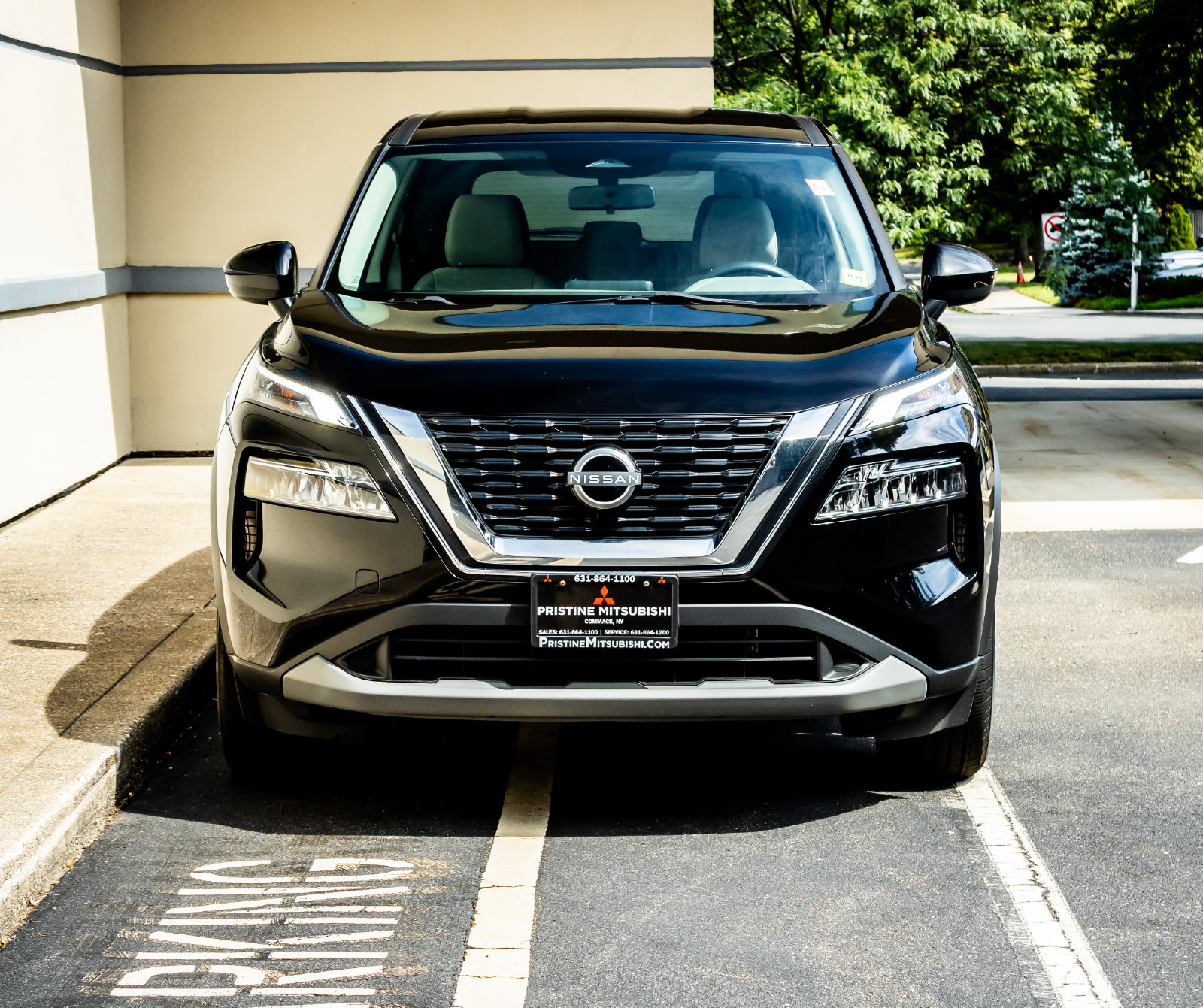 Used 2023 Nissan Rogue SV AWD/4WD image 2