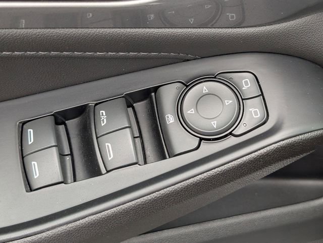 Used 2023 Chevrolet Traverse LT image 12