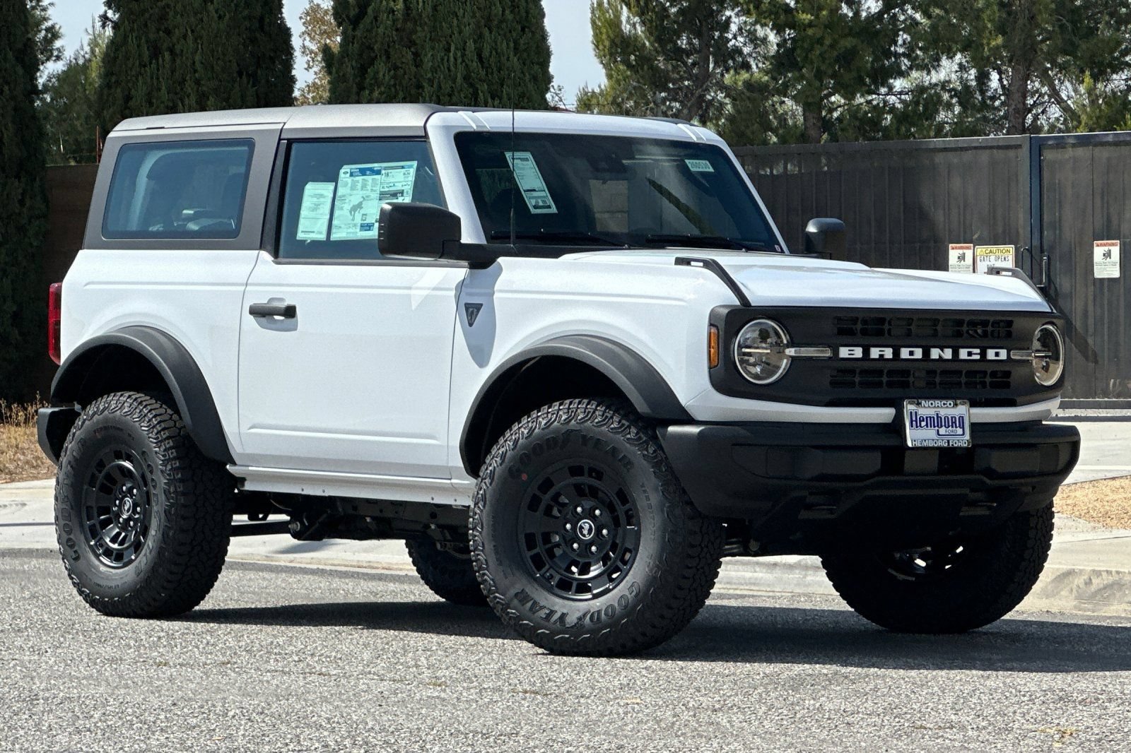 New 2026 Ford Bronco 2-Door w/ Sasquatch Package AWD/4WD image 2