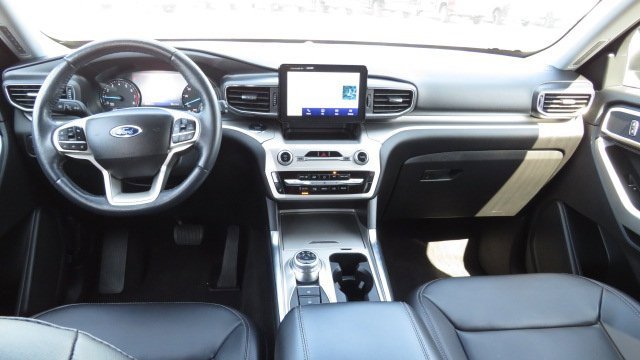 Certified 2022 Ford Explorer XLT w/ Equipment Group 202A image 2